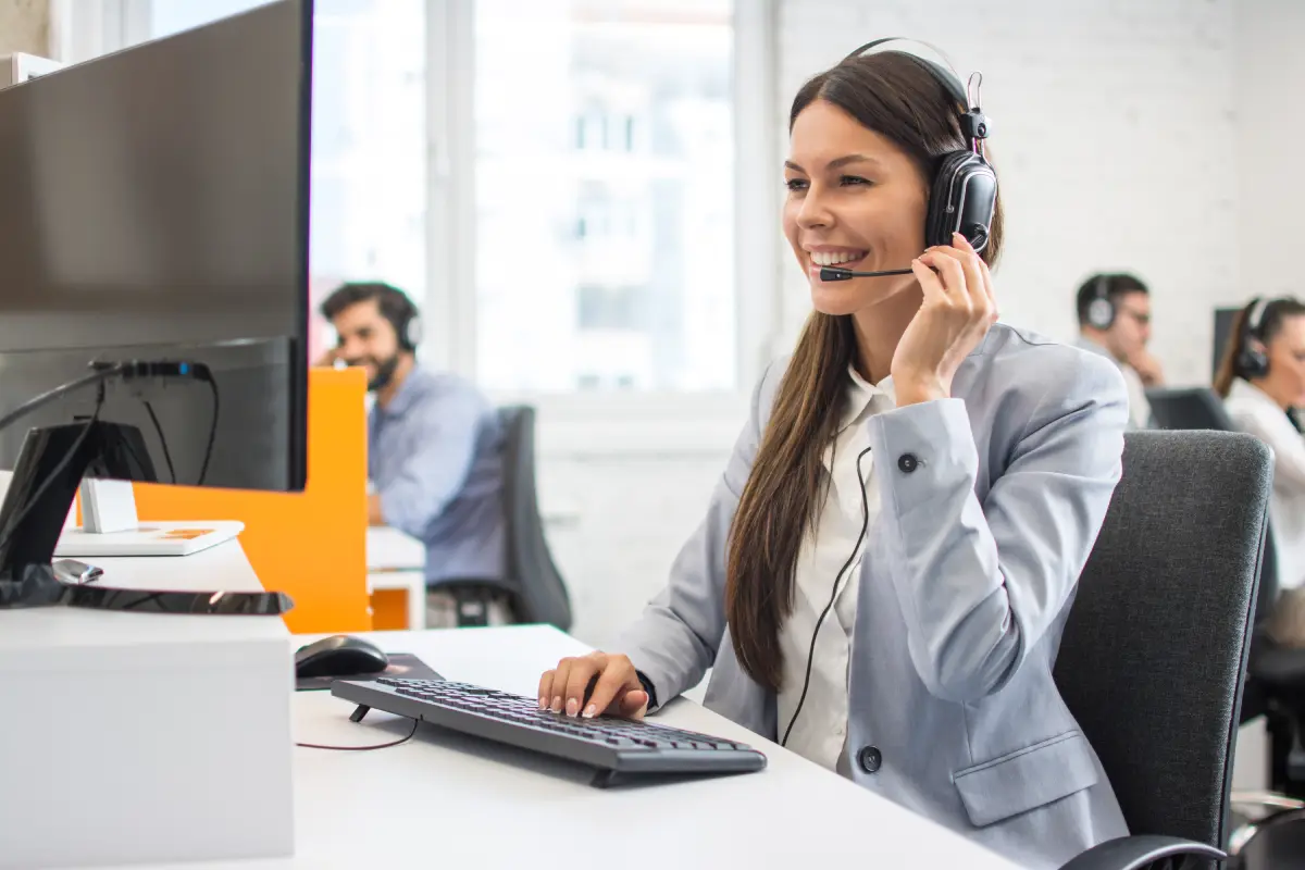 friendly-female-customer-support-operator-working-call-center-help-technical-support-concept-unified-voice
